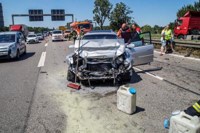 Stuttgart: Schwerer Auffahrunfall auf der B10